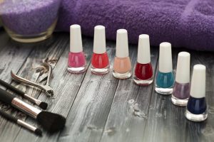 Revisa los cinco colores de uñas ideales para las pieles morenas