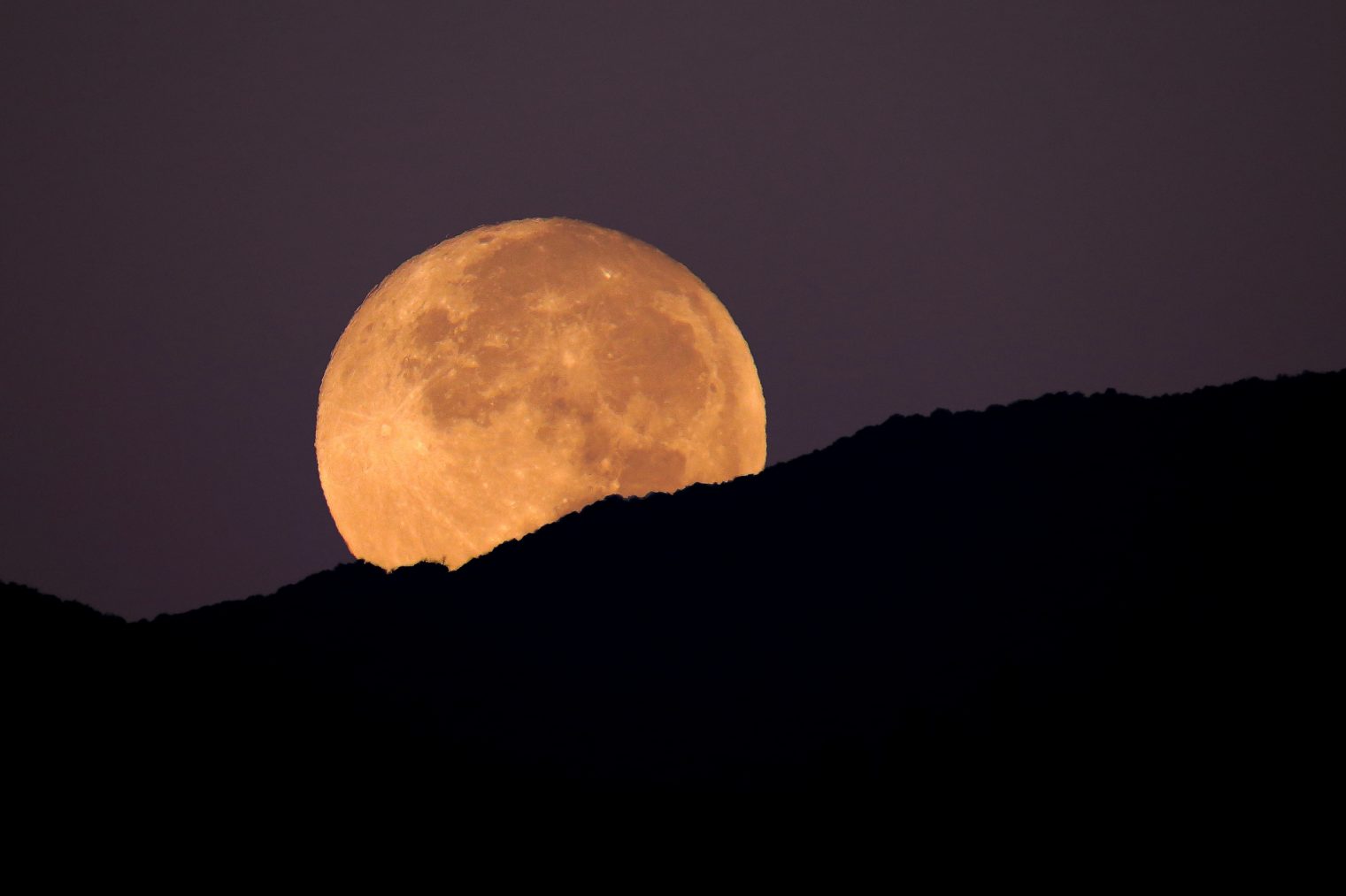 Estas son las mejores imágenes que dejó la Superluna de diciembre