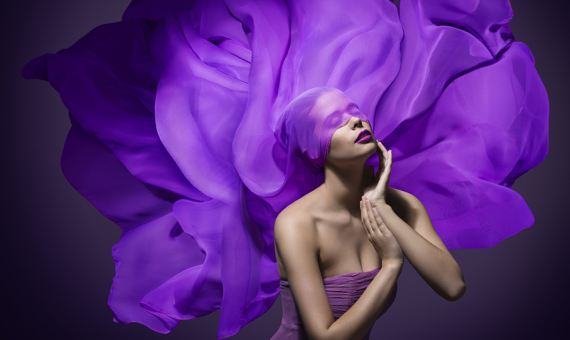 ¡Adiós Greenery, bienvenido Ultra Violet! Descubre cómo combinar el color que será tendencia en 2018