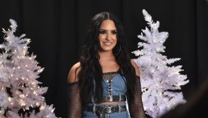 #LosArtistasEnNavidad ¡Así celebra Demi Lovato la Navidad adelantada!