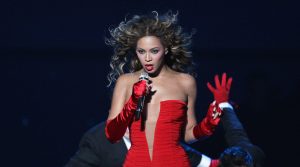 #LosArtistasEnNavidad Holidayoncé: Conoce cómo es la colección navideña de Beyoncé