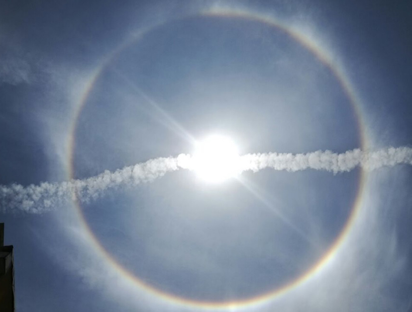 Los divertidos memes que dejó el halo solar de este lunes