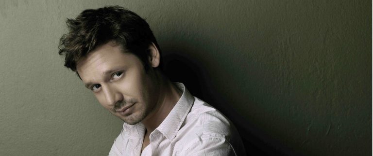 Benjamín Vicuña luce irreconocible para su nuevo papel