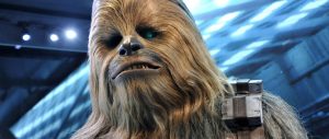 Conoce al guapo actor bajo el disfraz de Chewbacca en "Star Wars"