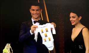 Polola de Cristiano Ronaldo presenta a la hija de ambos públicamente