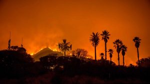 ACTUALIZACIÓN Gran incendio en California sigue descontrolado