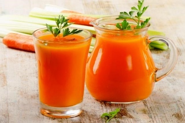 Prueba este rico jugo de apio y zanahoria para adelgazar