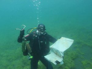 Limpieza en el Lago Llanquihue dejó al descubierto gran basural submarino