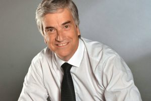 Francisco Reyes se va de TVN tras llegar a acuerdo con el canal