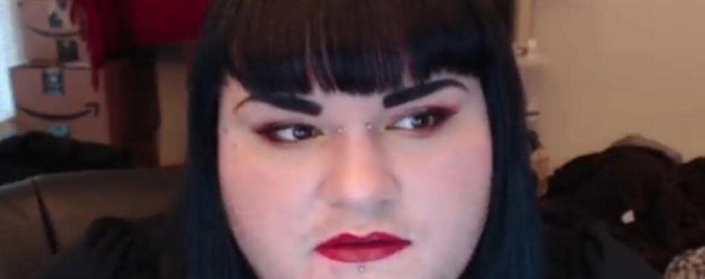 Esta joven youtuber sorprendió al dejar crecer su barba