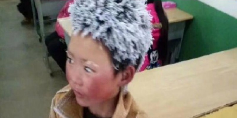 Esta es la historia del niño chino que llegó con su pelo congelado al colegio