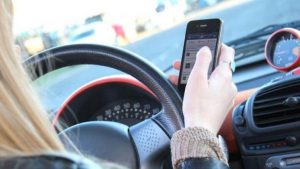 Conoce "She drives us" el servicio de taxis solo para ellas y que llegó a Chile