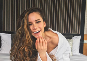 La sorpresiva reacción de Camila Gallardo al ver el cariño de sus fanáticos en Curicó