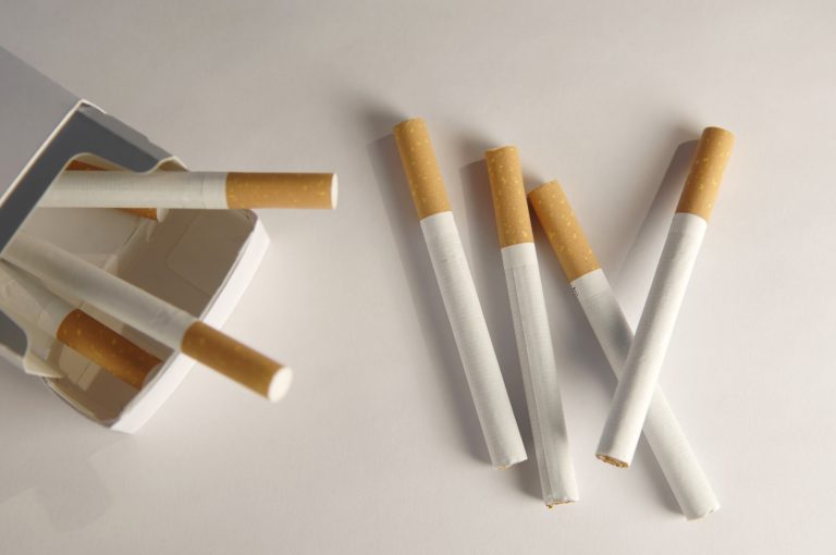Diputados prohiben la venta de cigarros con sabor