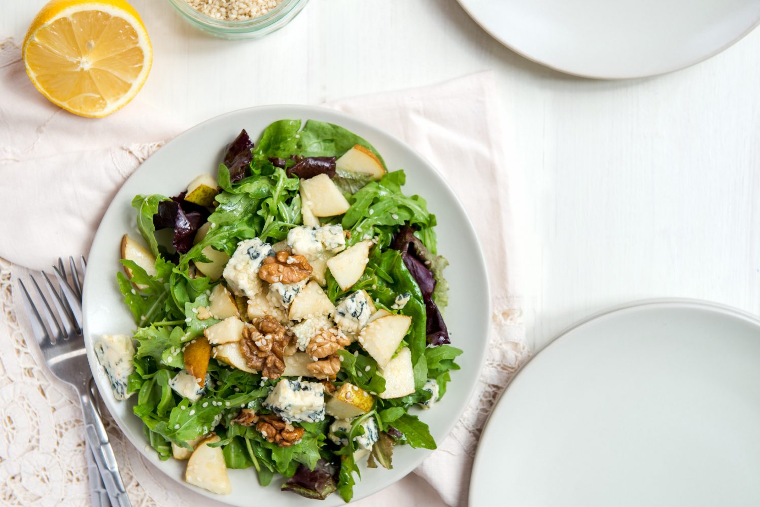 ¿Ensaladas con frutas? 2 recetas que de seguro querrás probar este verano