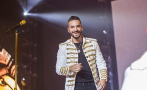 Maluma sorprende con foto junto a su novia y su hija
