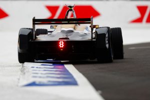 Ella es la cantante que viene a participar en la Fórmula E