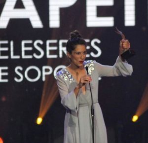 El emotivo mensaje de Lorena Capetillo tras ganar su primer Premio Caleuche