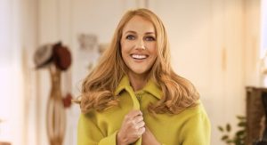 ¿Dos gotas de agua? Meryem Uzerli sorprende con fotografía de su adolescencia junto a su hermana