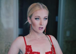 Vesta Lugg se luce con un osado pantalón en sus redes sociales