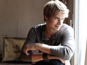 ¡Carlos Baute muestra a su hija de un mes!