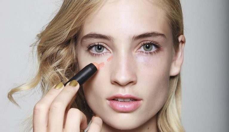 Disimula las ojeras con estos trucos de maquillaje