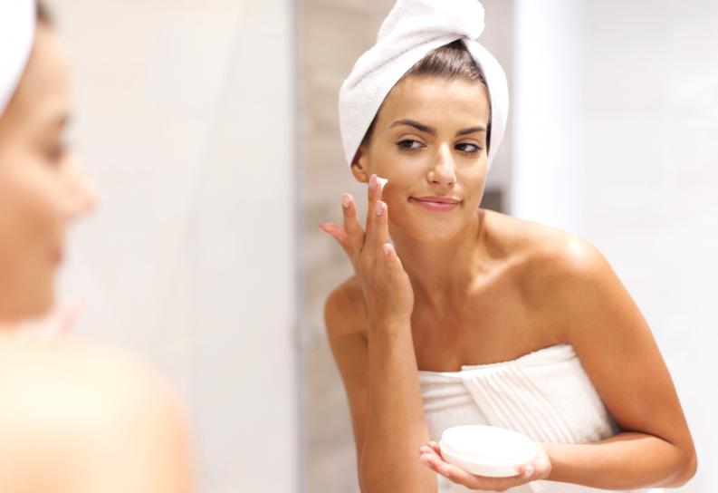 5 cosas que haces cotidianamente y que le causan daño a tu piel