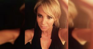 Eva Gómez se luce en bikini a los 46 años