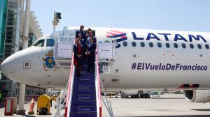 ¡Primera vez en el mundo! Papa casó a una pareja en el avión que lo trasladaba a Iquique