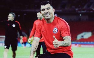 Gary Medel chochea en redes con lo grandes que están sus hijos
