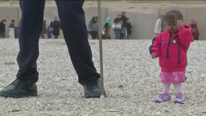 ¡Casi dos metros de diferencia! Mira el impactante encuentro entre el hombre más alto y la mujer más baja del mundo