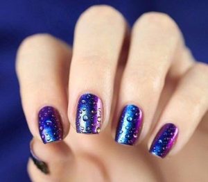 Manicure efecto gotas de agua es la nueva tendencia beauty