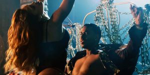 Romeo Santos y Ozuna asisten a terapia en su nuevo videoclip