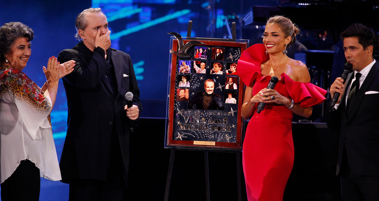 Los memes que dejó el particular collage que recibió Miguel Bosé en Viña 2018