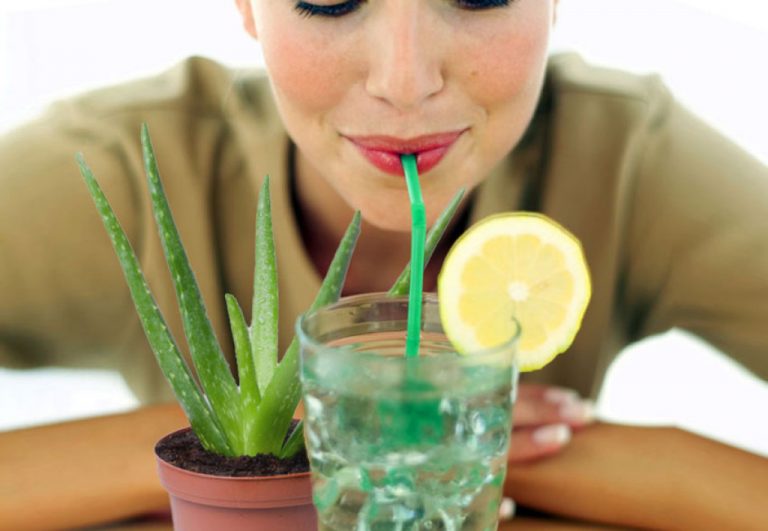 Desintoxica tu colón con esta infusión de aloe vera y limón