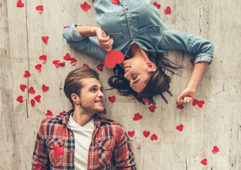¿Cómo somos los chilenos en el amor? ¡Esto reveló la última encuesta GfK Adimark!