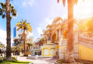 ¿Te gustaría conocer Santiago y gratis? ¡Anímate a explorar la capital como un verdadero turista!