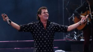 Carlos Vives literalmente subió "La Bicicleta" al escenario de la Quinta Vergara