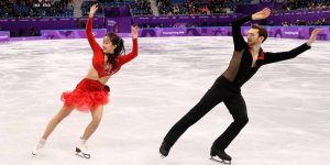Pareja sorprende en el patinaje artístico al ritmo de "Despacito"