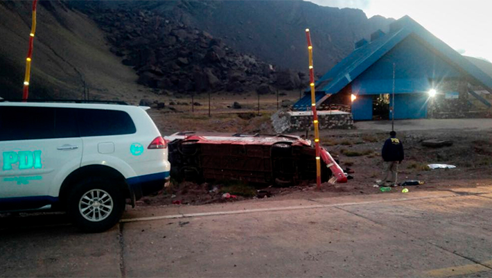 Fatal accidente en bus deja tres menores chilenos fallecidos en Argentina