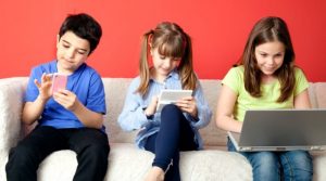 Ventajas y desventajas del uso de Internet y redes sociales en los niños