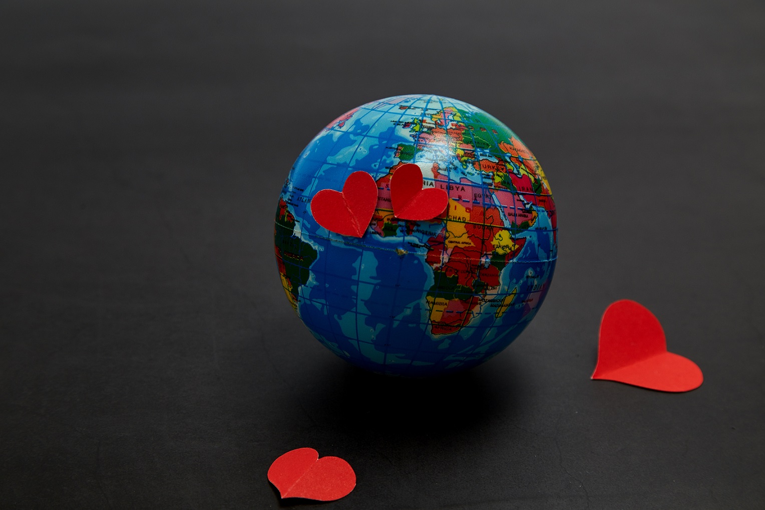 #DíaDelAmorFMDOS: Las 9 tradiciones más extrañas de celebrar el Día de los Enamorados en el mundo