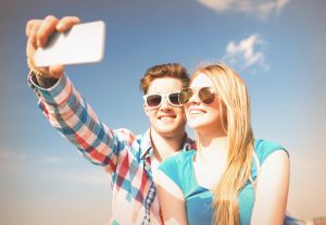 Estudio explica la real cercanía que hay entre mujeres y hombres gays