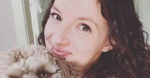 El perro con "rostro humano" que desata la locura de los usuarios en la web