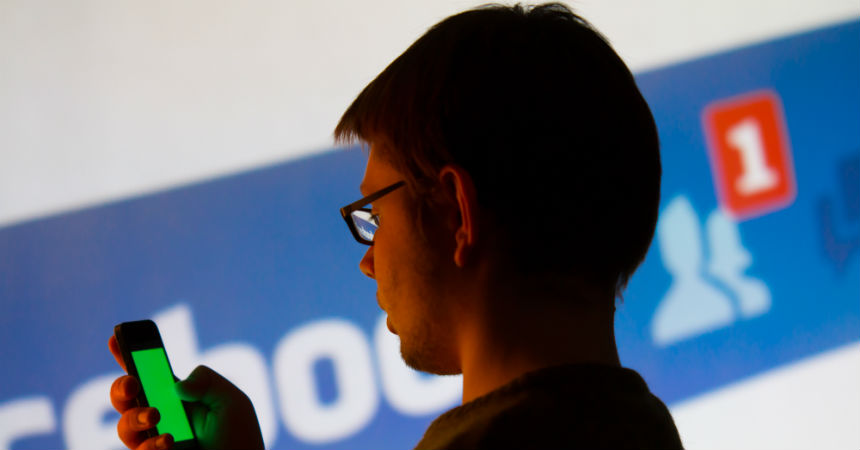 Co-creador de WhatsApp hace un llamado a cerrar Facebook