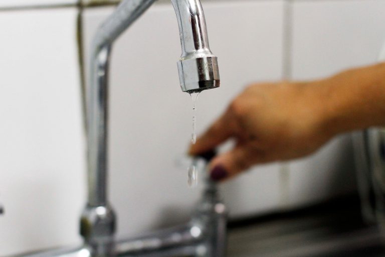 ¿Dudas con el problema de Aguas Andinas en La Reina y Las Condes? ¡Acá te contamos qué debes saber!