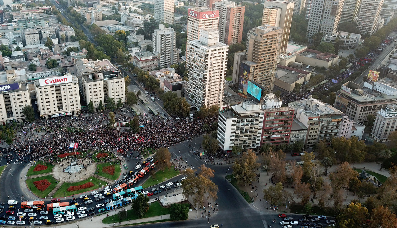 ¡Todas juntas y juntos! Famosos salen a la calle a marchar en conmemoración del Día de la mujer