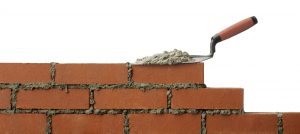 ¡Buena iniciativa! Chileno crea ladrillo ecológico hecho con cajas de huevos