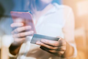 Joven descubrió infidelidad de su novia gracias al estado de su tarjeta de crédito