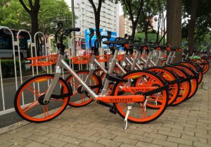 ¡Insólito! Denuncian mal uso de bicicletas Mobike en sus primeros días operando en Santiago